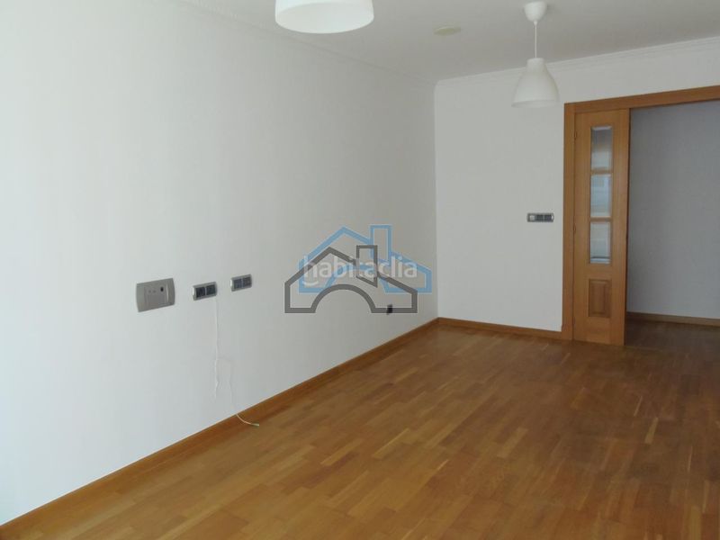 Foto d6db0492-acf6-4ae0-8da0-d6971edce3b7. Rent flat with heating parking in Cambre