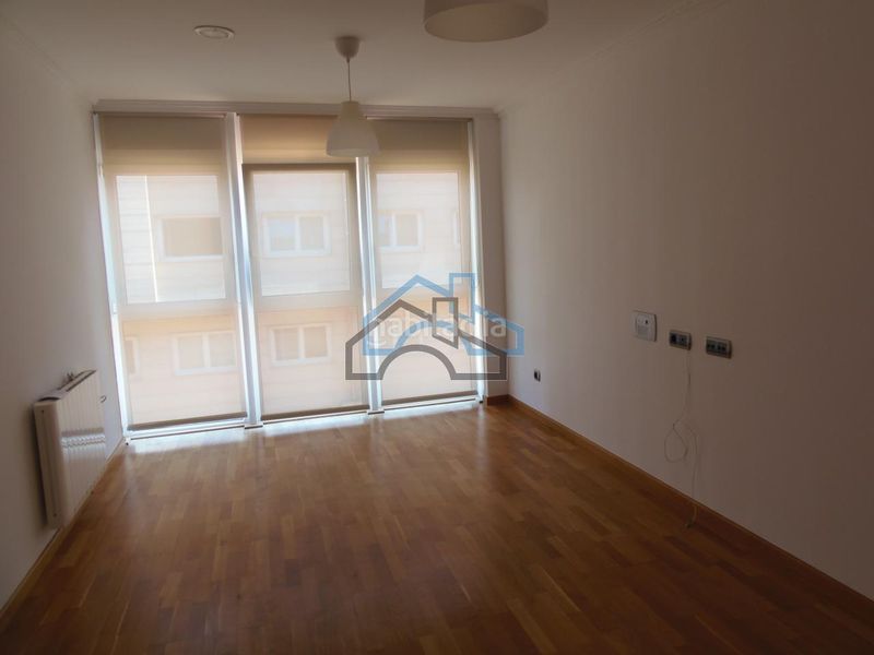 Foto f13590bd-fcb9-49b4-be8f-522abf460e86. Rent flat with heating parking in Cambre