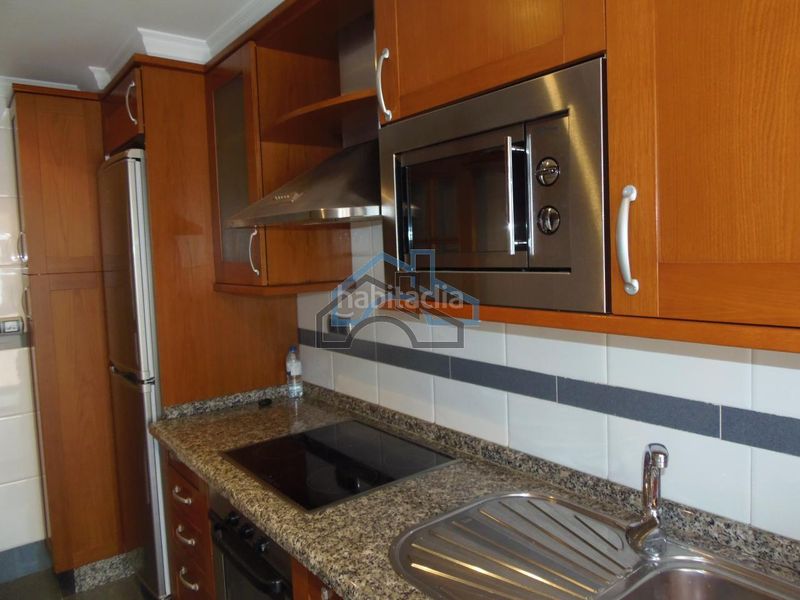 Foto fb29c14e-d557-4bd8-89cb-0614200c6f3a. Rent flat with heating parking in Cambre