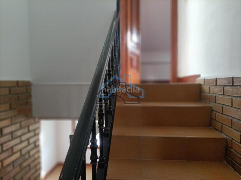 Foto b078c4ff-3167-4643-913f-d229f8d0c1c7. Casa adosada en Liáns Oleiros