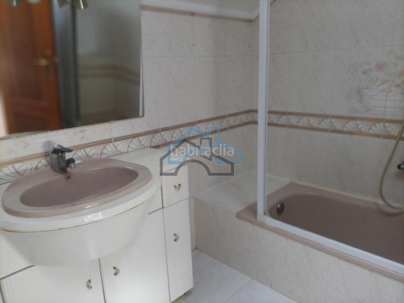 Foto 4a0f5775-46a1-4d72-98c4-13febbfb5e74. Casa adossada amb calefacció aparcament piscina a Oleiros