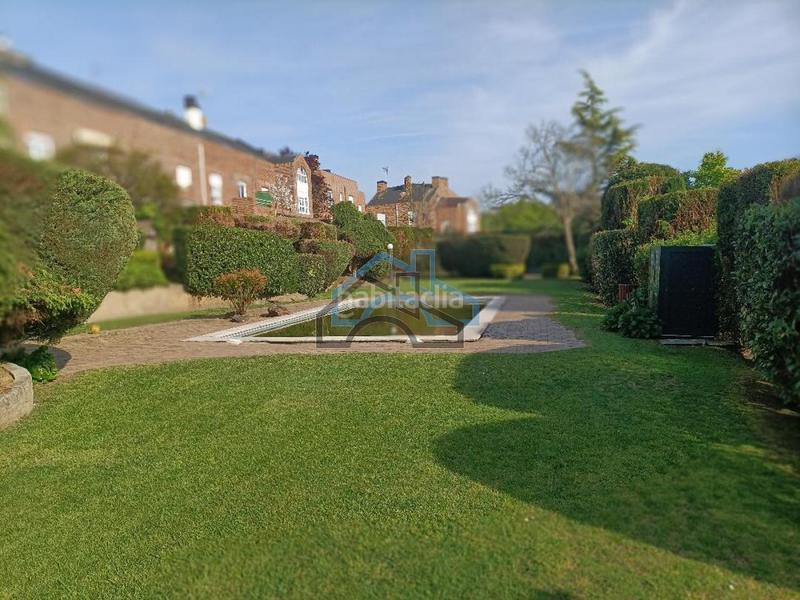 Foto d86f5377-efa2-4165-8493-8c81f2be382d. Casa adossada amb calefacció aparcament piscina a Oleiros