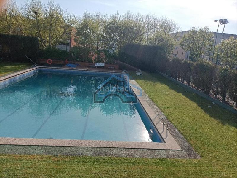 Foto fe6ad237-ab3a-44c4-a9f5-e1b1589fa8b5. Casa adossada amb calefacció aparcament piscina a Oleiros