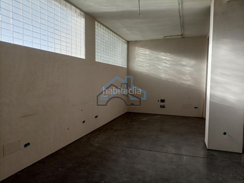 Foto 5c4871db-3634-49dd-801a-8085eb15eb43. Lloguer local comercial a Cambre