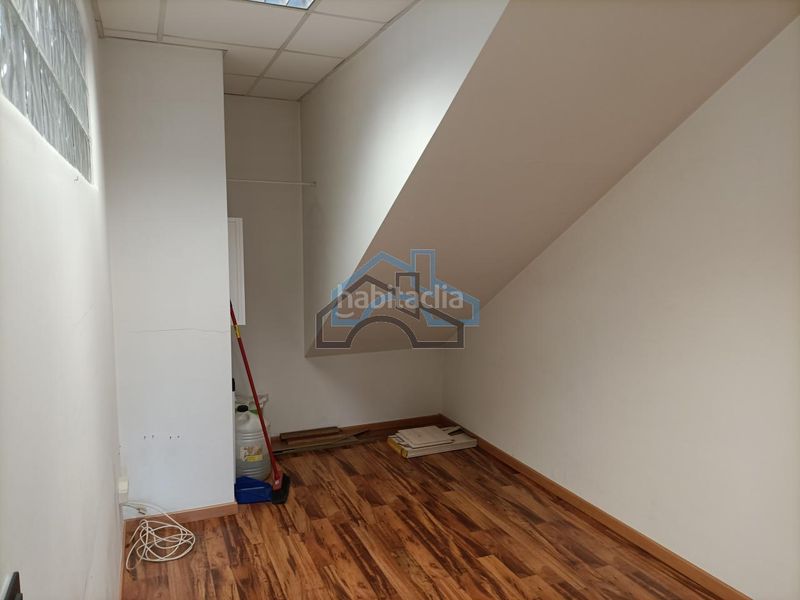 Foto a6f2f3e2-45aa-49d7-b61f-d8e60327d6d1. Lloguer local comercial a Cambre