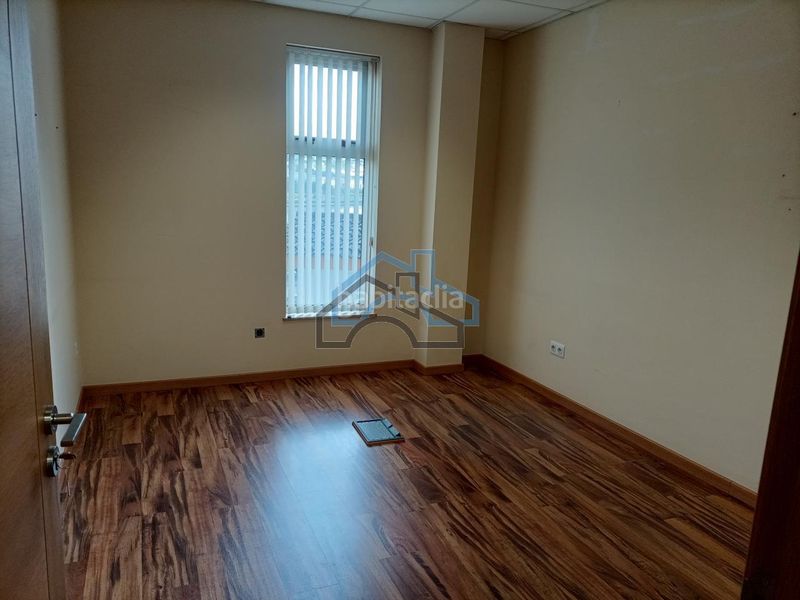 Foto bbc51350-2a12-46e7-b0dc-c75fcf39677c. Lloguer local comercial a Cambre