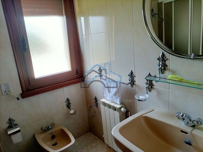 Foto 88e95e5c-d4c2-4dee-99e1-bde69a392bb4. Xalet amb calefacció aparcament piscina a Cambre