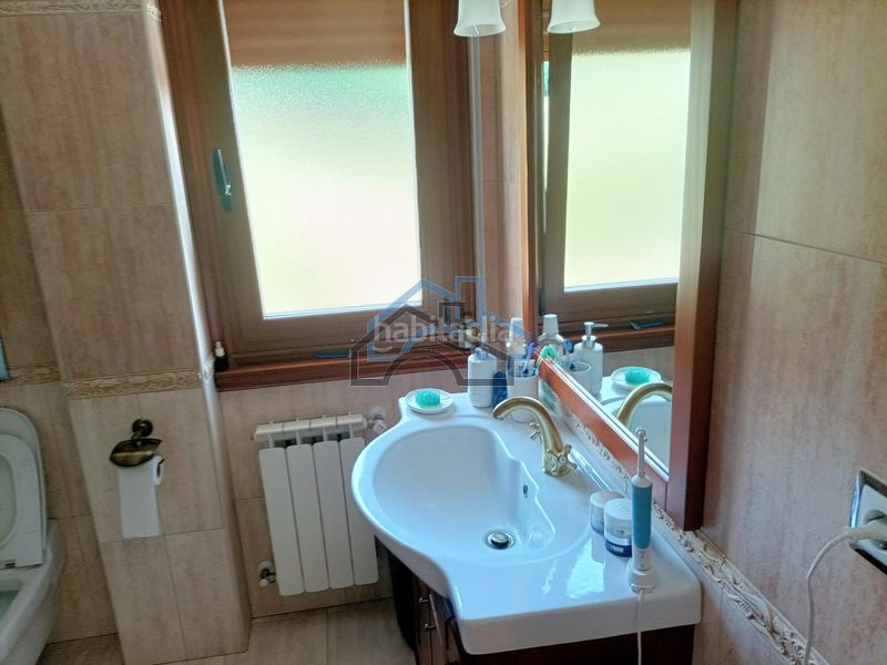 Foto af9a2482-b6a0-4922-882a-ebe653185350. Xalet amb calefacció aparcament piscina a Cambre