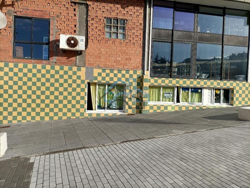 Foto bc1b31a0-1b5e-452d-9654-853ce2a7f05b. Lloguer local comercial a Cambre