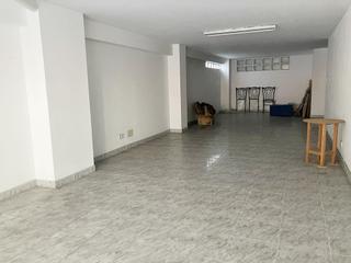 Local Comercial en Avenida Peruleiro 11