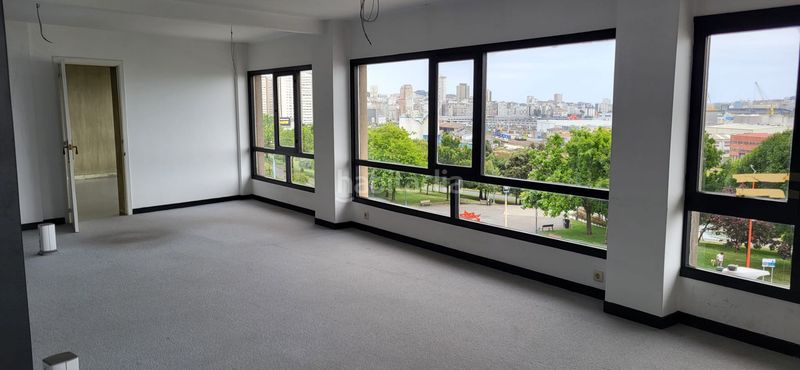 Foto 91ffeaf3-1487-4f1a-bc21-28f274438826. Rent business premise in Los Castros - Castrillón Coruña (A)