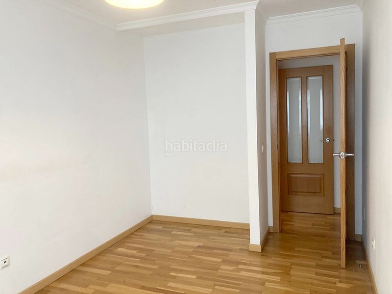 Foto 1f3dd326-9e8f-48fb-ab02-78457aad3859. Pis amb calefacció aparcament a Los Castros - Castrillón Coruña (A)