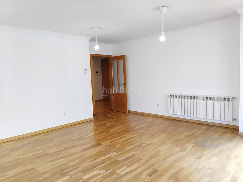 Foto e5b5a3e6-c6f1-42ee-b0f1-44dfb6bc3e5e. Pis amb calefacció aparcament a Los Castros - Castrillón Coruña (A)