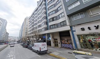 Car parking in Ronda de Outeiro 286
