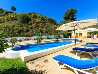 Xalet a Centro. Fantástica villa de 4 dormitorios sobre punta lara en nerja