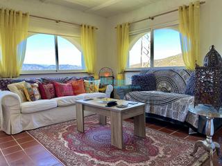 Casa a Camino Algarrobo - Las Arenas. Casita de campo con finca y vistas amplias
