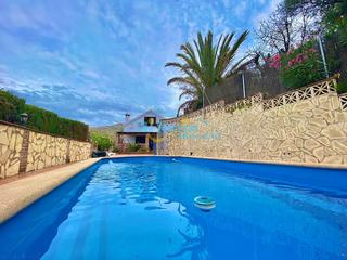Maison à Torrox Pueblo. Preciosa casa de campo y terreno  en venta en torrox