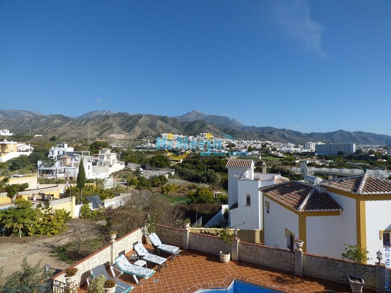 Foto 36143722-6d34-45b7-b9a6-fa04c2082c73. Chalet con riscaldamento parcheggio piscina in Centro Nerja