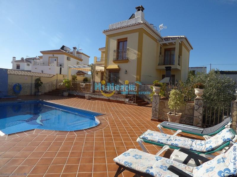 Foto 37b33159-52a2-4f48-850e-475f75e69e2d. Chalet con riscaldamento parcheggio piscina in Centro Nerja