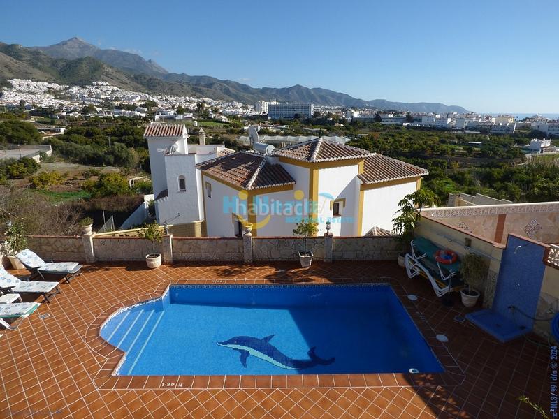 Foto 3a0cd3b0-49c5-4385-a0ae-792223fd2a01. Chalet con riscaldamento parcheggio piscina in Centro Nerja
