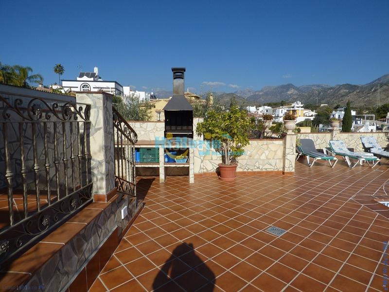 Foto 89ffa38c-8ca2-48bf-90bd-f17068597fa3. Chalet con riscaldamento parcheggio piscina in Centro Nerja