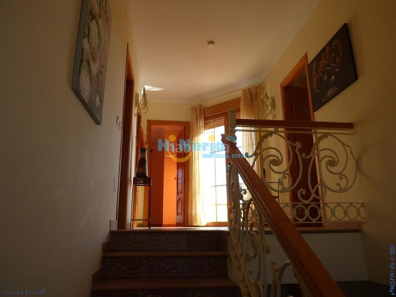 Foto 98559344-f300-460b-a8f1-5944892d9bd9. Chalet con riscaldamento parcheggio piscina in Centro Nerja