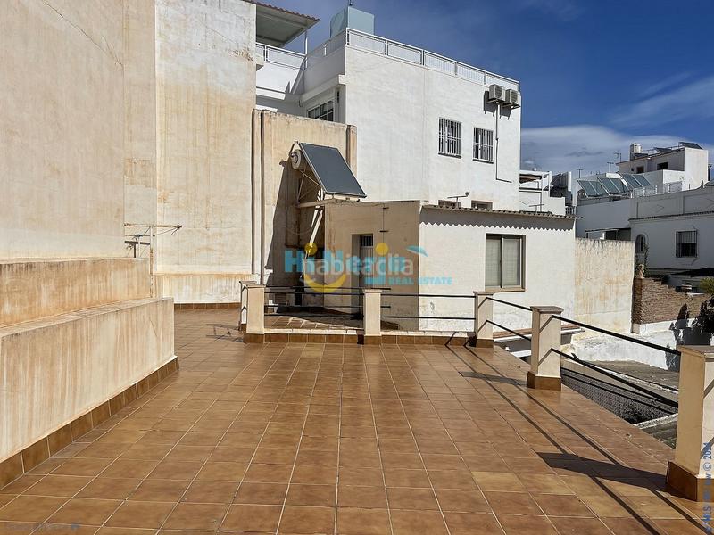 Foto dc6805fa-4349-40f6-b379-6c8ef5c58a74. Casa amplia casa en la zona de la ermita. en Centro Nerja