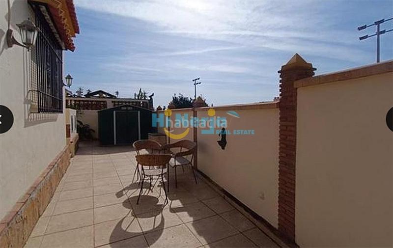 Foto 317508e8-65e1-4035-980b-f4ac154f5aee. Casa  3 dormitorios piscina parking norte en Centro Nerja