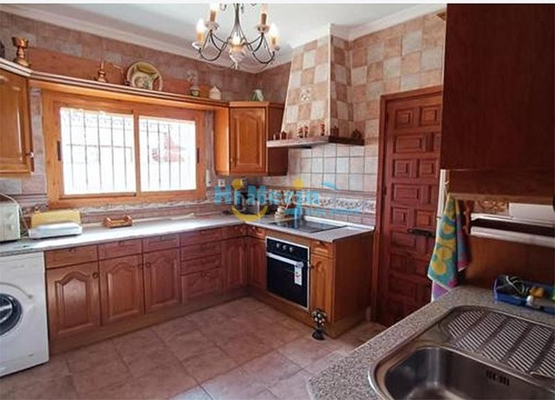 Foto 4a489d44-1419-42c5-8645-2623e1fab0e7. Casa  3 dormitorios piscina parking norte en Centro Nerja