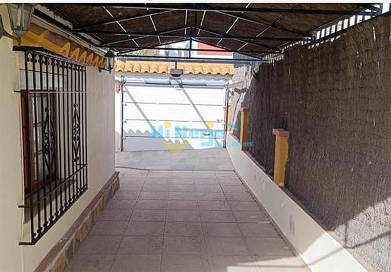 Foto 5ed23778-ae6f-4c55-a23b-0c245385029f. Casa  3 dormitorios piscina parking norte en Centro Nerja