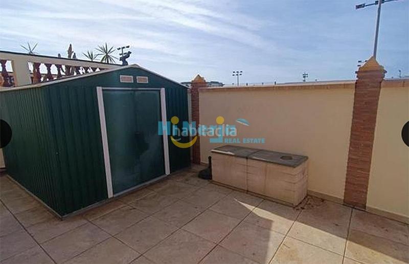 Foto 6371459b-f5c1-4db8-b9d6-b7486dfb1535. Casa  3 dormitorios piscina parking norte en Centro Nerja