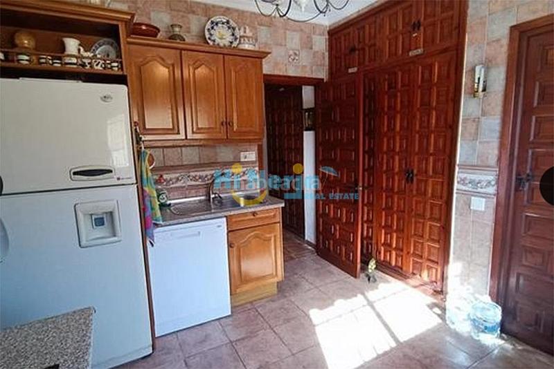 Foto 83c98b76-98f9-4615-9f66-379e074e15b0. Casa  3 dormitorios piscina parking norte en Centro Nerja