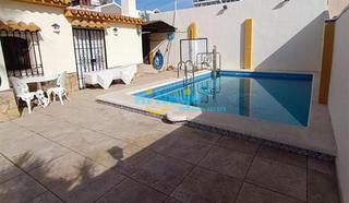 Casa a Centro. Casa 3 dormitorios piscina parking norte nerja