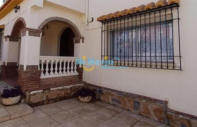Foto d0f57641-cf99-49b4-a156-a5e20e3a8e21. Casa  3 dormitorios piscina parking norte en Centro Nerja