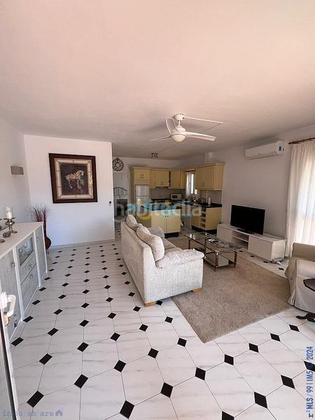 Foto 4c9a32d7-181f-4d1a-b53b-42a4716fc4af. Chalet con piscina in Centro Nerja