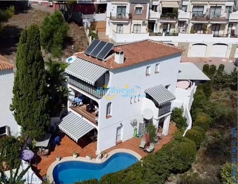 Foto 73d89696-3eac-4647-83e9-664788ae425b. Chalet con piscina in Centro Nerja