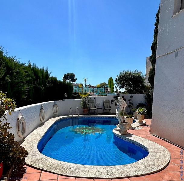 Foto eb6f865e-4f92-44a1-81c8-b9ca986c86d7. Chalet con piscina in Centro Nerja