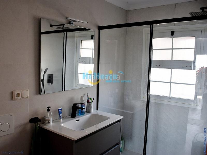 Foto 0a7207af-8395-4531-8385-7b68e28959ef. Casa villa independiente en zona residencial, piscina, garaje, vistas al mar en Nerja