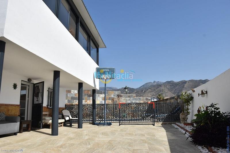 Foto 0cc1b413-e726-4973-b3c4-e19ecc137a2d. Casa villa independiente en zona residencial, piscina, garaje, vistas al mar en Nerja
