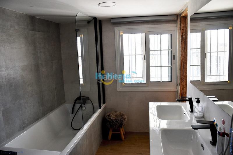 Foto 47a68693-abdf-45ea-91ba-4e311d09f916. Casa villa independiente en zona residencial, piscina, garaje, vistas al mar en Nerja