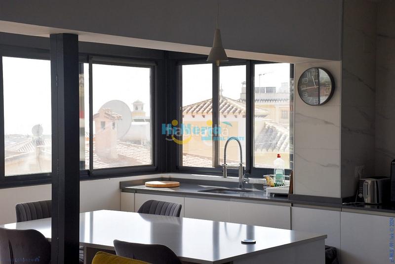 Foto 5900813c-0878-4d72-81fa-856b2af608ef. Casa villa independiente en zona residencial, piscina, garaje, vistas al mar en Nerja