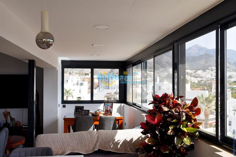 Foto 65b69520-8ab8-4f6f-aea7-2cc7fad573a9. Casa villa independiente en zona residencial, piscina, garaje, vistas al mar en Nerja