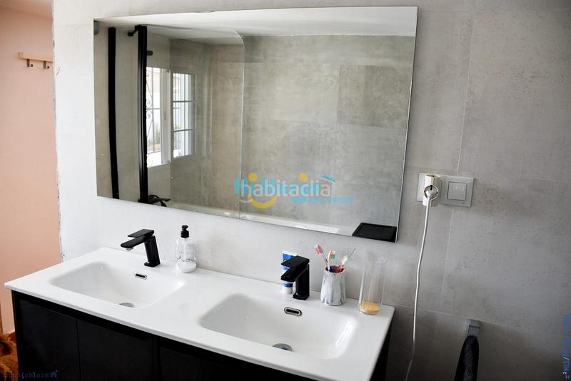 Foto 910db381-354f-4ddc-95c8-78ab3da55c10. Casa villa independiente en zona residencial, piscina, garaje, vistas al mar en Nerja