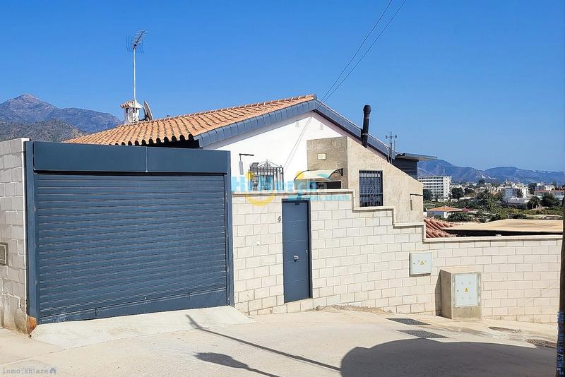 Foto 973345e9-12c4-4e1d-80b7-a27be6ec0981. Casa villa independiente en zona residencial, piscina, garaje, vistas al mar en Nerja