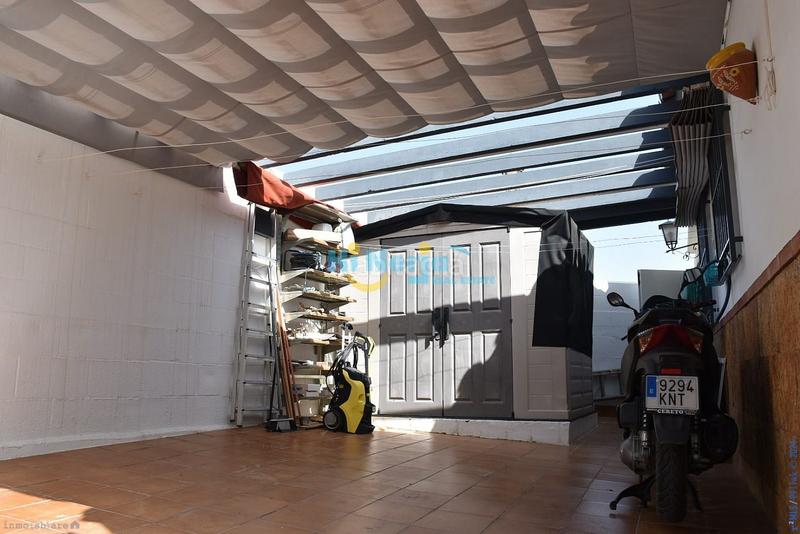 Foto a5d0ecba-42da-4b7c-9d4c-e9081bbdf9ca. Casa villa independiente en zona residencial, piscina, garaje, vistas al mar en Nerja