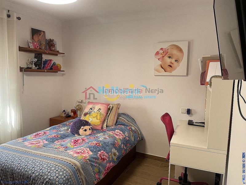 Foto cdbb5d84-7a63-4187-b327-75b0c3923292. Casa villa independiente en zona residencial, piscina, garaje, vistas al mar en Nerja