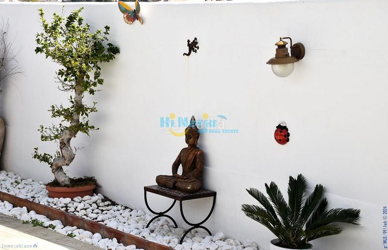 Foto df9d0ce0-e2f2-42e8-b84a-4cb3d933868f. Casa villa independiente en zona residencial, piscina, garaje, vistas al mar en Nerja