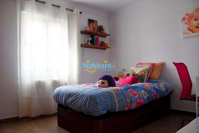 Foto e2dc3e5b-f150-491f-be35-d1ede1f9f5a3. Casa villa independiente en zona residencial, piscina, garaje, vistas al mar en Nerja