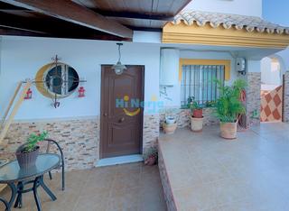 Casa a Centro. Chalet pareado 3 dormitorios con piscina privada, parking y sóta