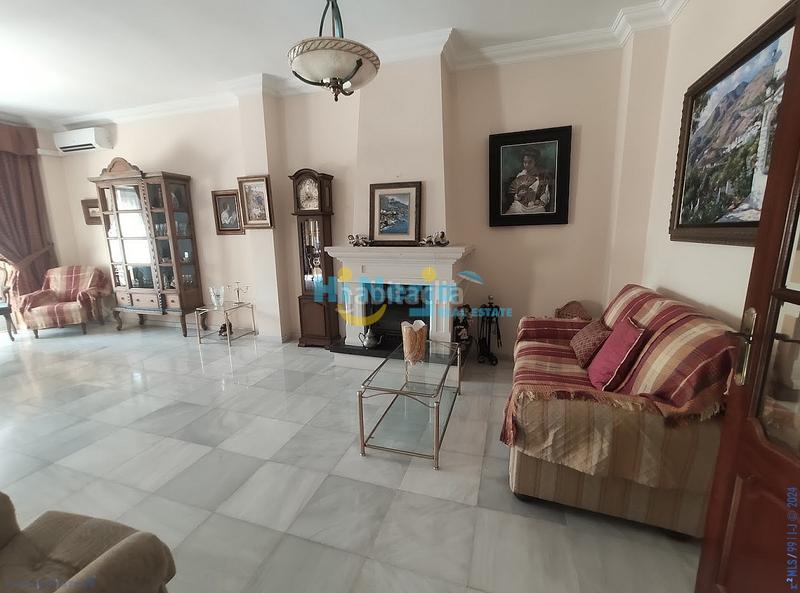 Foto 6c1c1b74-d6fb-48a7-8a0b-cd24d4a1f479. Casa in Centro Nerja